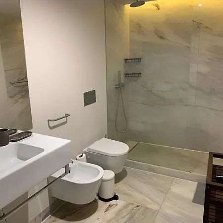 Finestay 8 Building With Balcony And View *